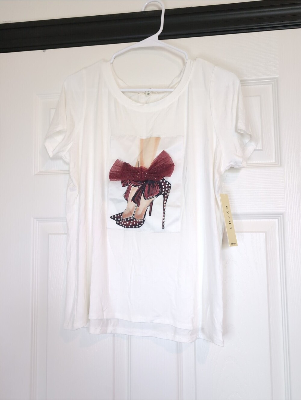 Medium NWT White Graphic T-Shirt with Red Bow Heels coquette